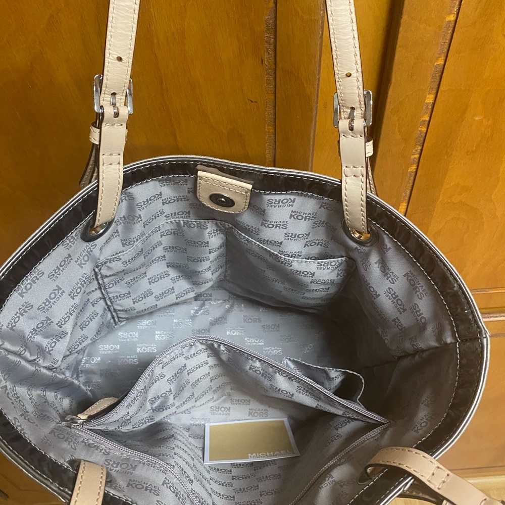 Handbag - Picture 3 of 11